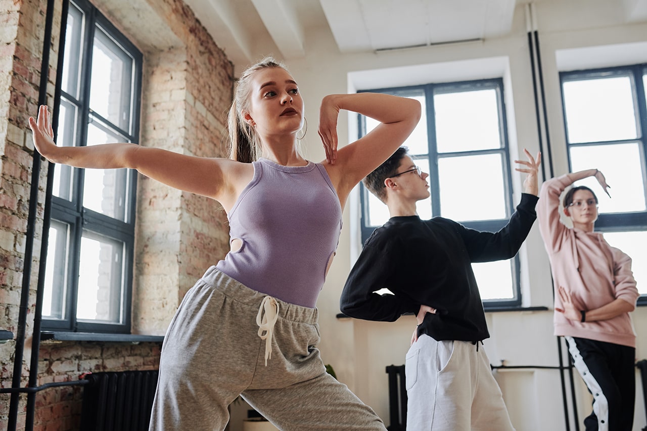 Обучиться на инструктора танцев онлайн невозможно? Развенчиваем мифы